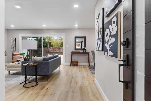 6200 Kiernan Dr, Carmichael, CA 95608