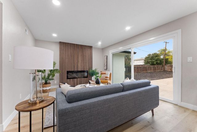 6200 Kiernan Dr, Carmichael, CA 95608