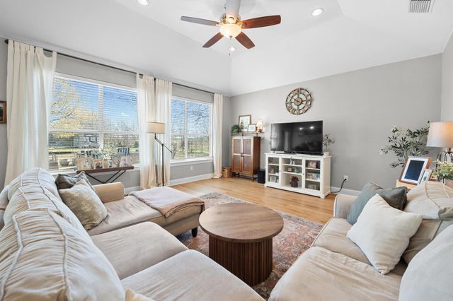 502 NW River RD, Martindale, TX 78655