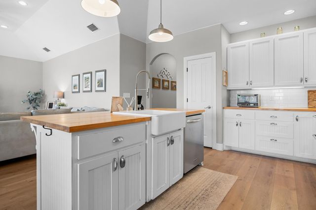 502 NW River RD, Martindale, TX 78655