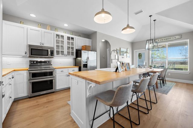 502 NW River RD, Martindale, TX 78655