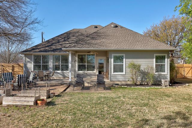 502 NW River RD, Martindale, TX 78655