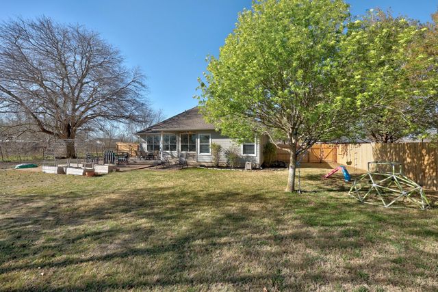 502 NW River RD, Martindale, TX 78655