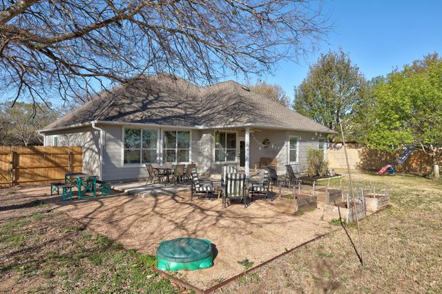 502 NW River RD, Martindale, TX 78655