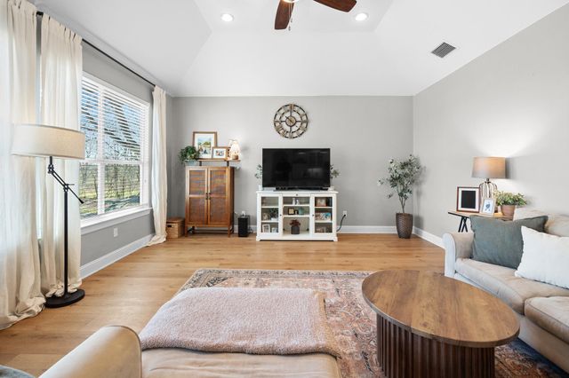 502 NW River RD, Martindale, TX 78655