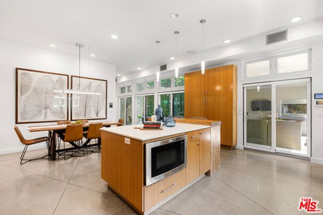 4065 Kraft Avenue, Studio City (los Angeles), CA 91604