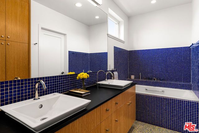 4065 Kraft Avenue, Studio City (los Angeles), CA 91604