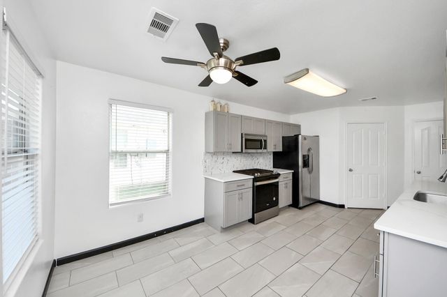 3827 Dogwood Trail, Baytown, TX 77521