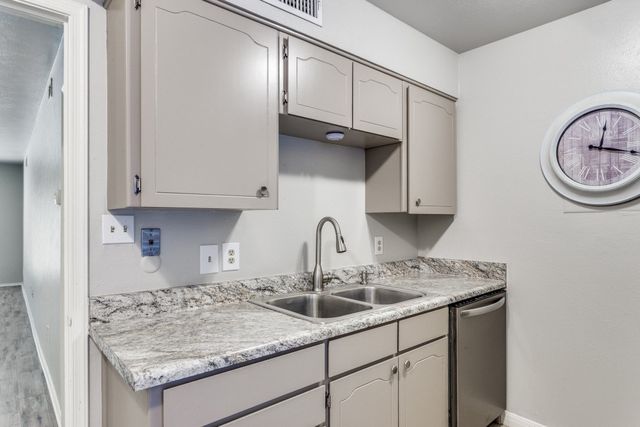 4022 Ridglea Country Club Drive 608, Fort Worth, TX 76126