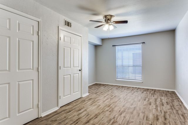 4022 Ridglea Country Club Drive 608, Fort Worth, TX 76126