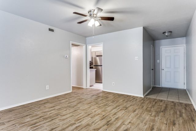 4022 Ridglea Country Club Drive 608, Fort Worth, TX 76126