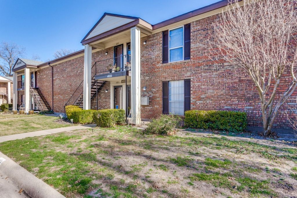 4022 Ridglea Country Club Drive 608, Fort Worth, TX 76126