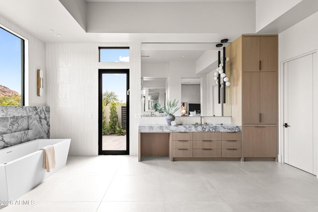 6321 N 48TH Place, Paradise Valley, AZ 85253