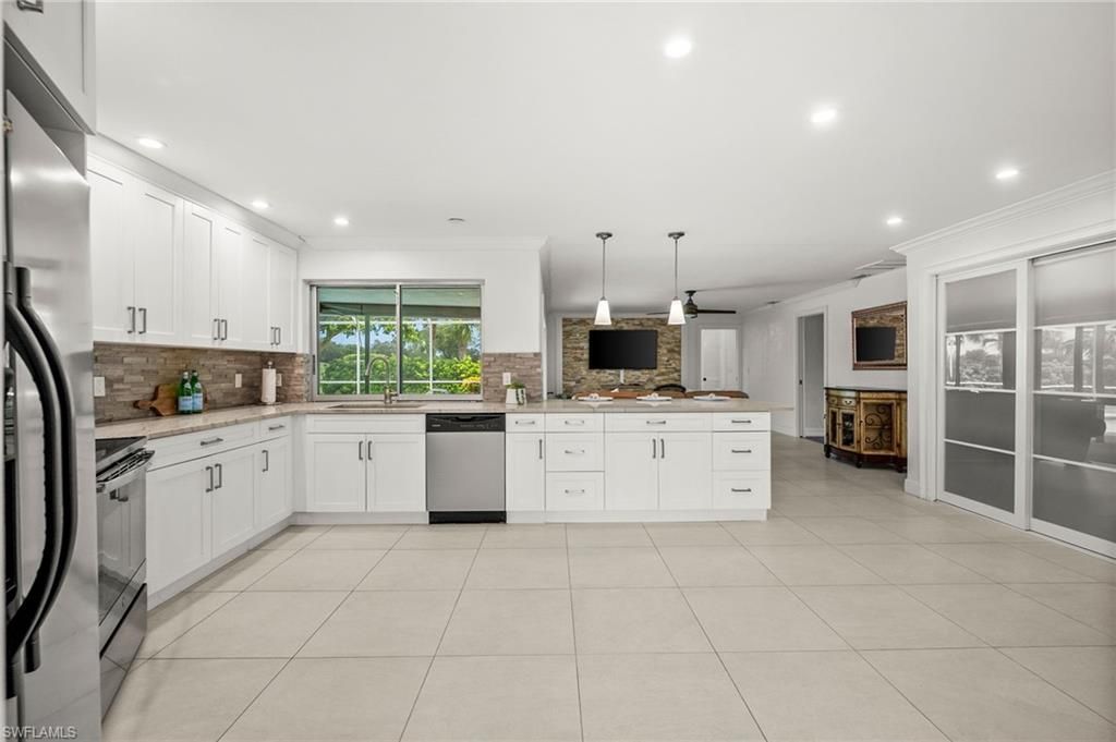 421 Palm River BLVD, NAPLES, FL 34110 — photo 4