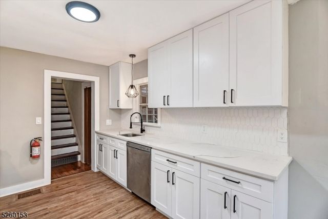 10 Lommason Glen Rd, White Twp., NJ 07823