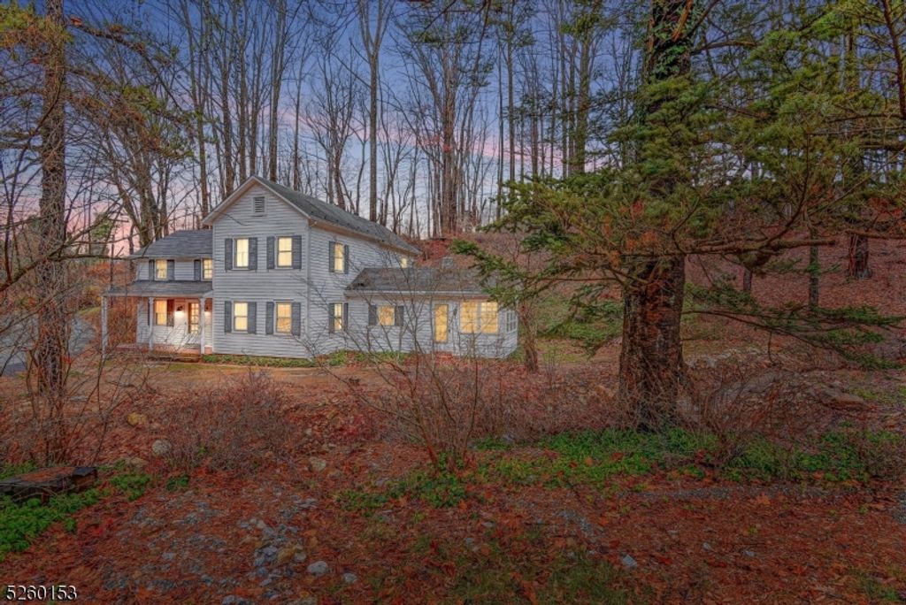 10 Lommason Glen Rd, White Twp., NJ 07823