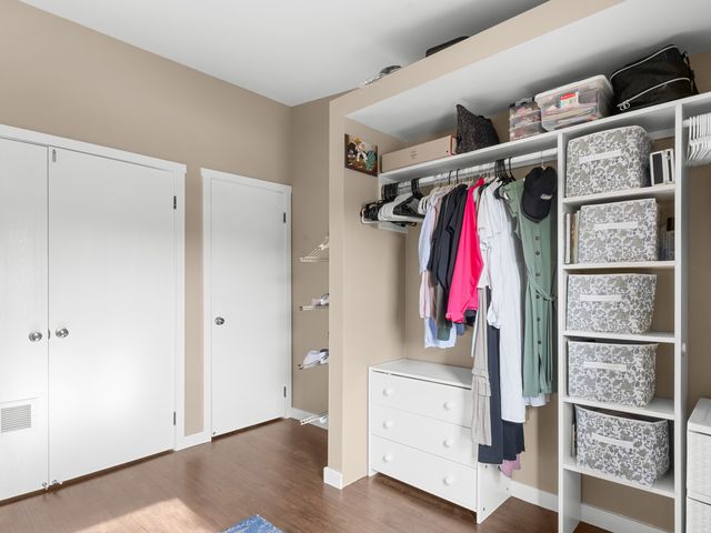 1565 Raymond Drive 203, Naperville, IL 60563