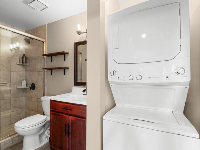1565 Raymond Drive 203, Naperville, IL 60563