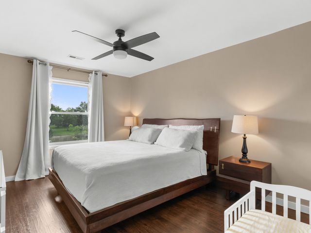 1565 Raymond Drive 203, Naperville, IL 60563