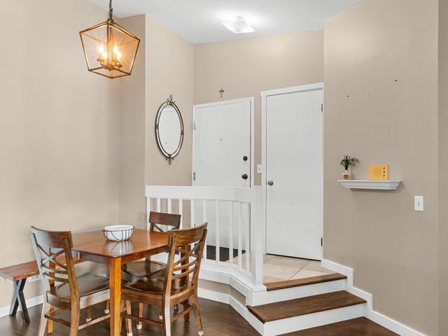 1565 Raymond Drive 203, Naperville, IL 60563