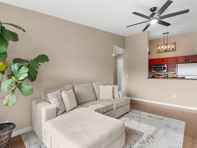 1565 Raymond Drive 203, Naperville, IL 60563