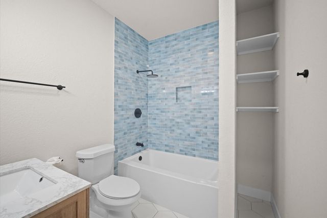 6 Maize Flower Place, Tomball, TX 77375