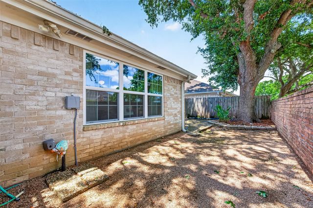 1518 Locke Lane, Sugar Land, TX 77478