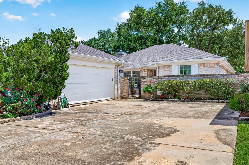 1518 Locke Lane, Sugar Land, TX 77478