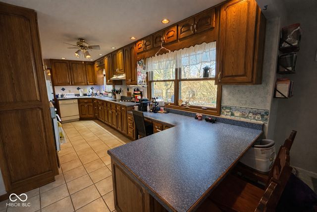 1812 E Crystal Creek Drive, Terre Haute, IN 47802