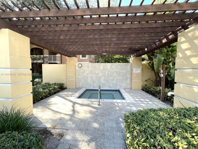 6584 W Sample Rd 6584, Coral Springs, FL 33067