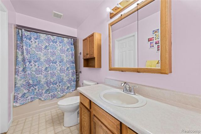 29010 Taylor Street, Saint Clair Shores, MI 48081