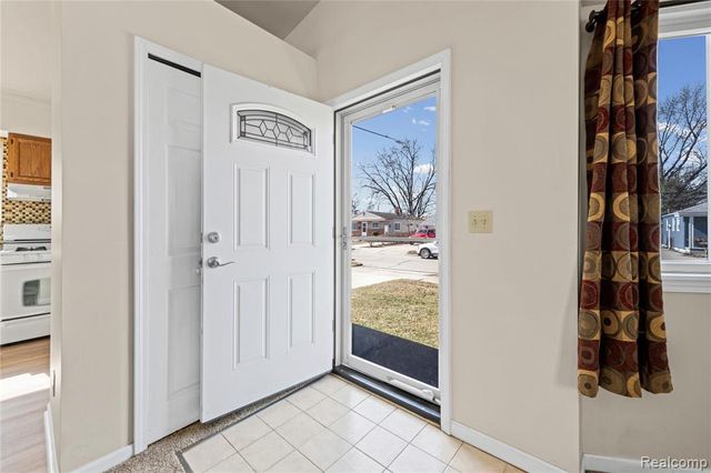 29010 Taylor Street, Saint Clair Shores, MI 48081