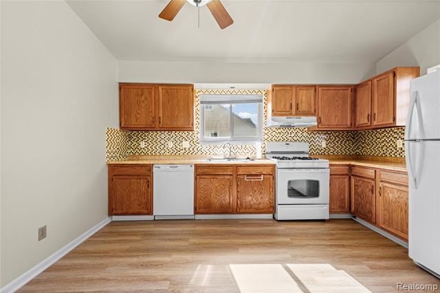 29010 Taylor Street, Saint Clair Shores, MI 48081