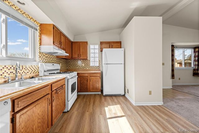 29010 Taylor Street, Saint Clair Shores, MI 48081