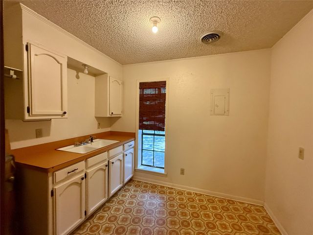 998 Hwy 22 E, Hamilton, TX 76531