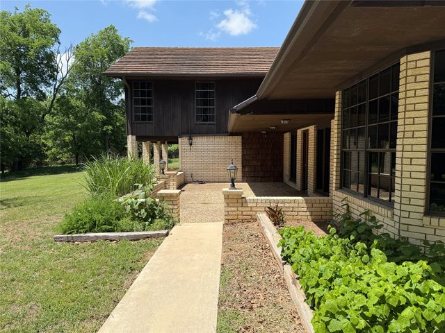 998 Hwy 22 E, Hamilton, TX 76531