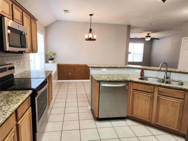 7126 Leens Lodge Lane, Humble, TX 77346