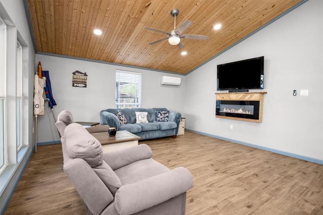 600 Pine Island Cove Road, Grapeland, TX 75844