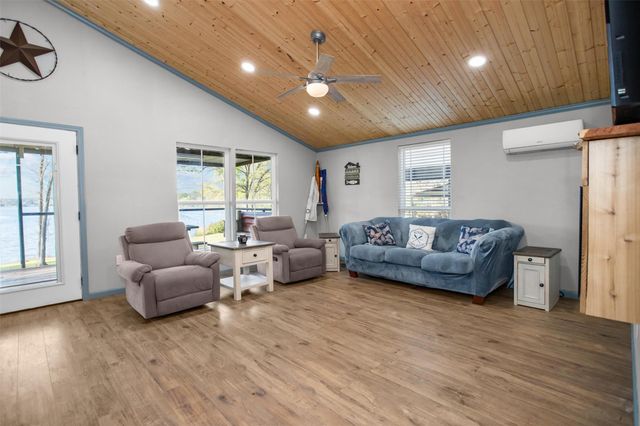 600 Pine Island Cove Road, Grapeland, TX 75844