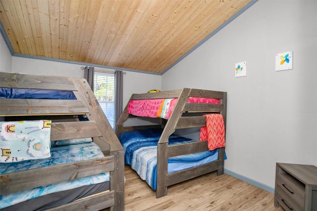 600 Pine Island Cove Road, Grapeland, TX 75844