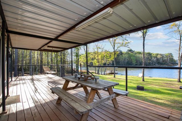 600 Pine Island Cove Road, Grapeland, TX 75844