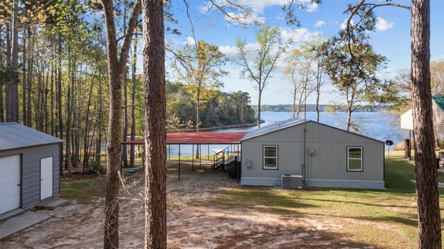 600 Pine Island Cove Road, Grapeland, TX 75844