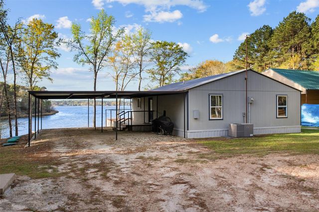 600 Pine Island Cove Road, Grapeland, TX 75844