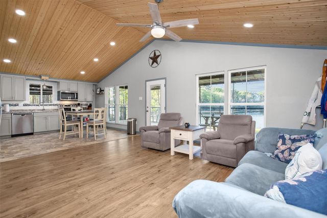 600 Pine Island Cove Road, Grapeland, TX 75844