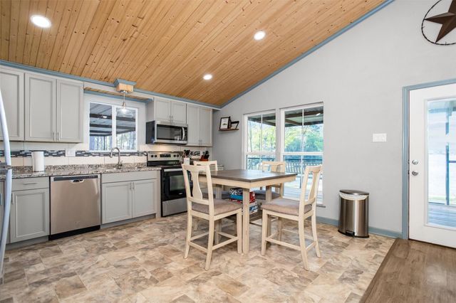 600 Pine Island Cove Road, Grapeland, TX 75844