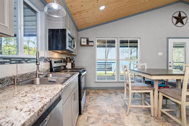 600 Pine Island Cove Road, Grapeland, TX 75844