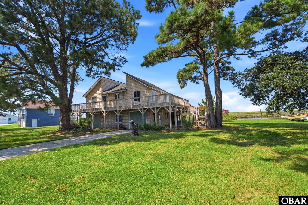 Image 2 of property listing at 3930 Ivy Lane, Kitty Hawk, NC 27949
