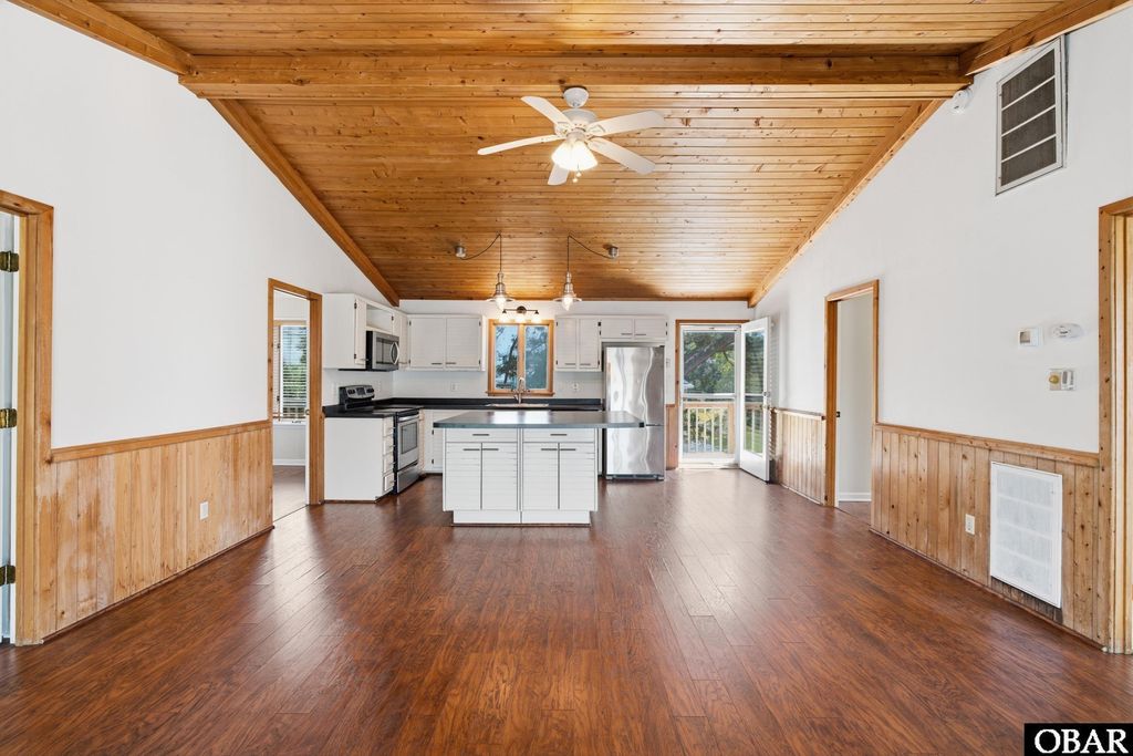 Image 15 of property listing at 3930 Ivy Lane, Kitty Hawk, NC 27949