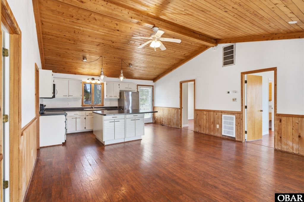 Image 17 of property listing at 3930 Ivy Lane, Kitty Hawk, NC 27949