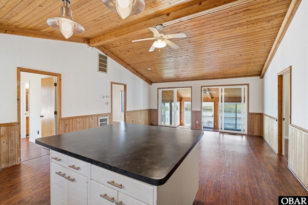 Image 18 of property listing at 3930 Ivy Lane, Kitty Hawk, NC 27949